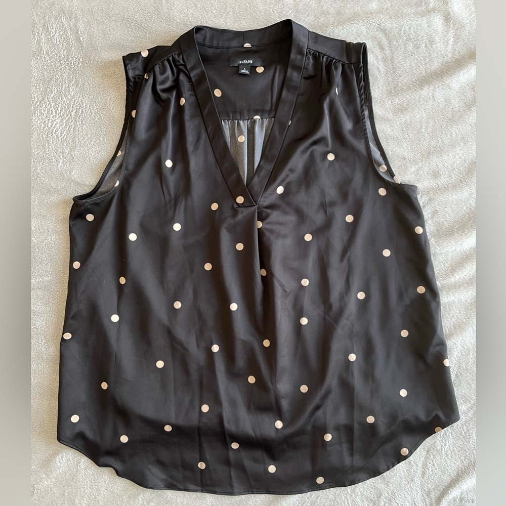 ALFANI  v-neck Sleeveless polka dot satin Blouse size L